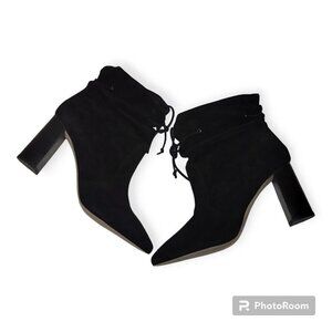 Tahari Black Suede Konner Black Block Heel Ankle Booties Size 9.5